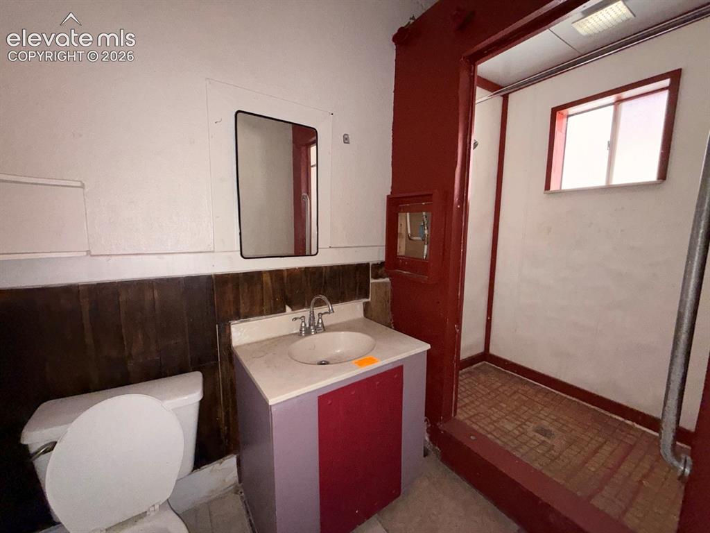 Image 9 of 46: Bathroom