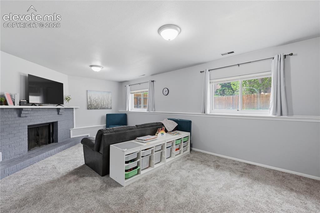 Image 15 of 40: Family Room
