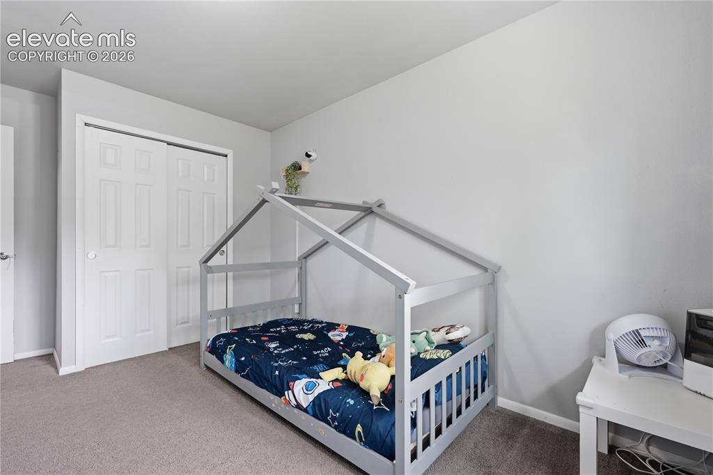 Image 17 of 40: Bedroom