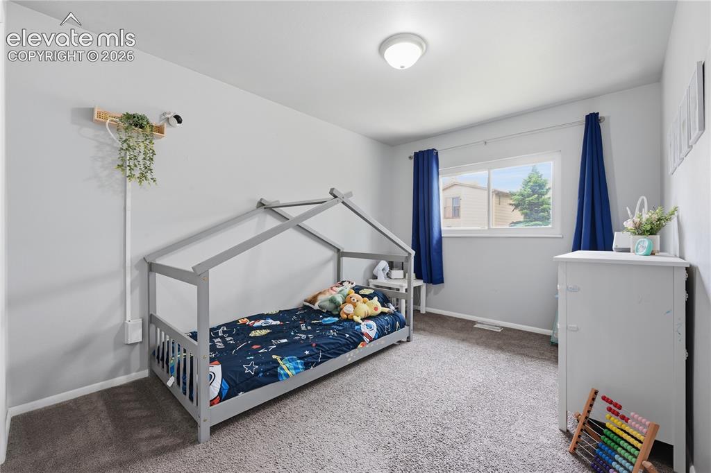 Image 18 of 40: Bedroom