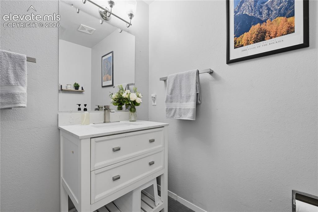 Image 19 of 40: Bathroom