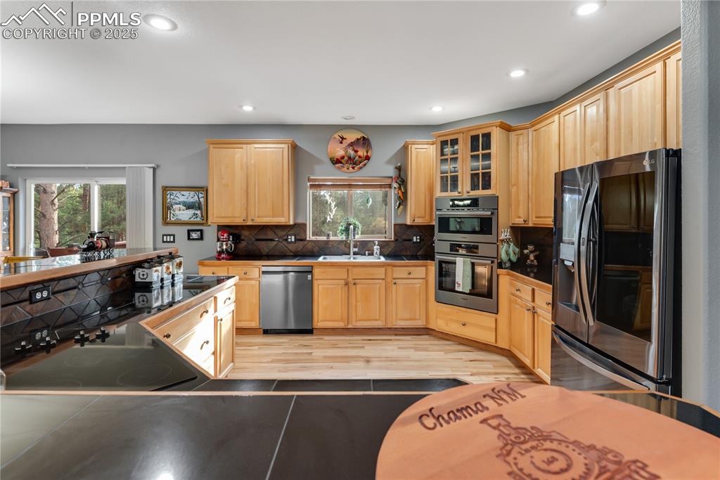 Image 11 of 45: Kitchen