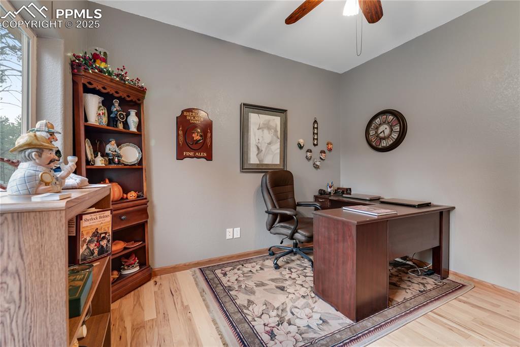 Image 16 of 45: Office