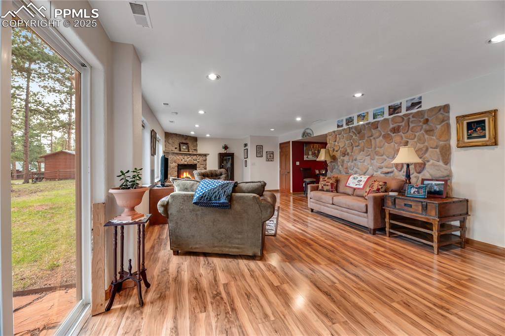 Image 32 of 45: Living Room