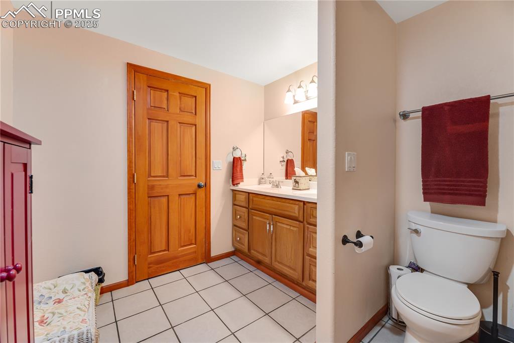 Image 34 of 45: Bathroom