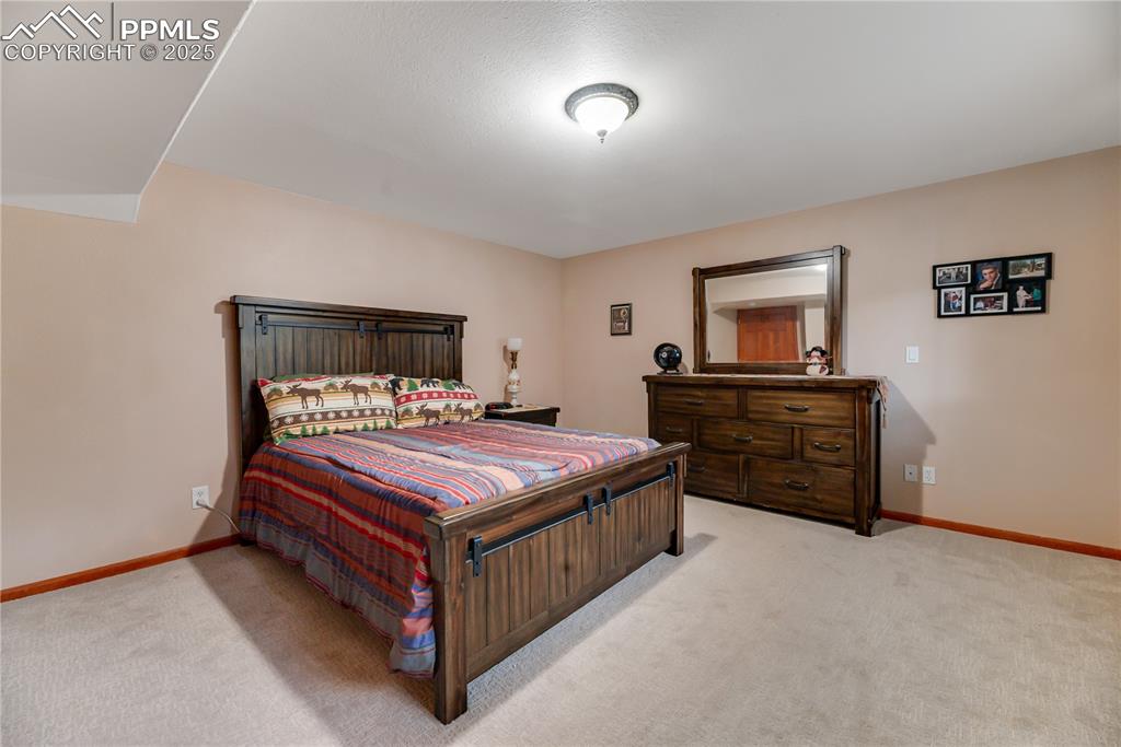 Image 38 of 45: Bedroom