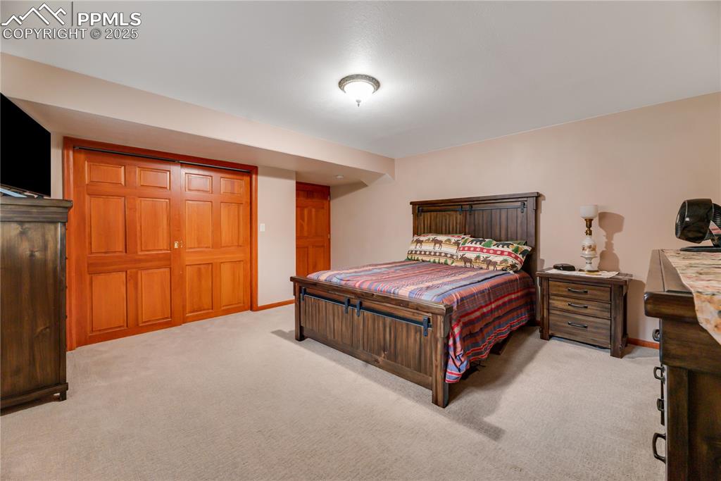 Image 39 of 45: Bedroom