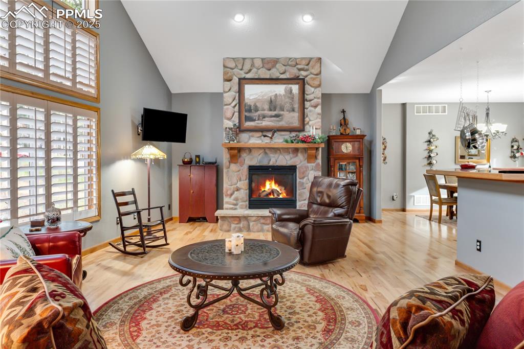 Image 7 of 45: Living Room