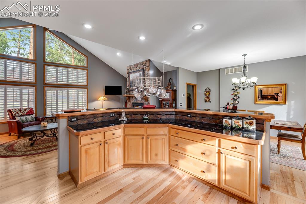 Image 8 of 45: Kitchen