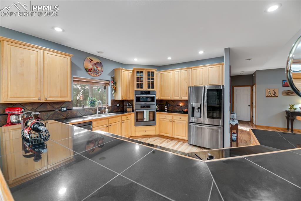 Image 9 of 45: Kitchen