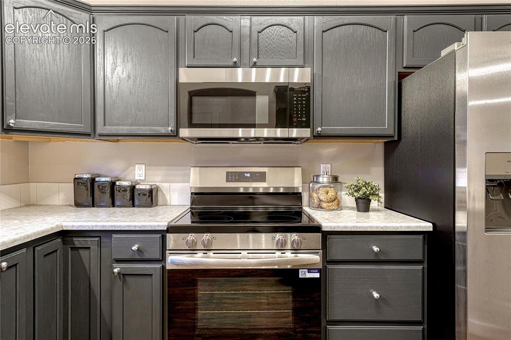 Image 12 of 50: Kitchen