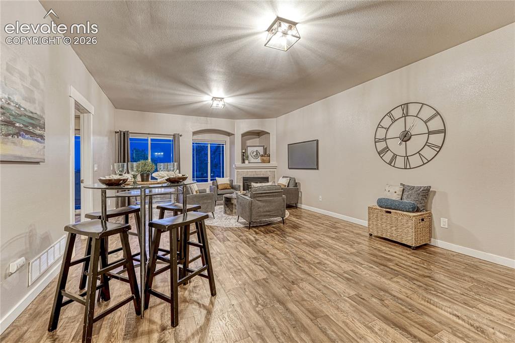 Image 16 of 50: Dining Room