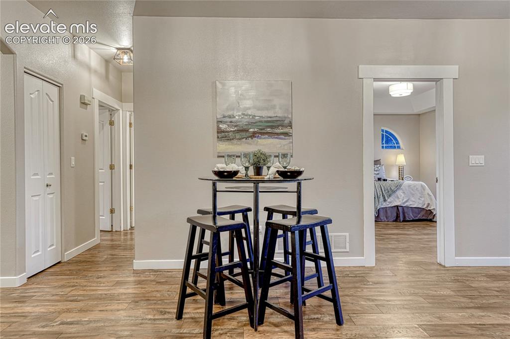 Image 18 of 50: Dining Room