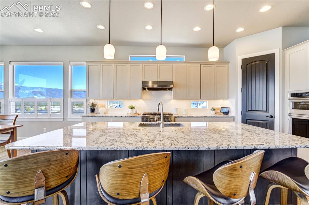 Image 11 of 50: Kitchen
