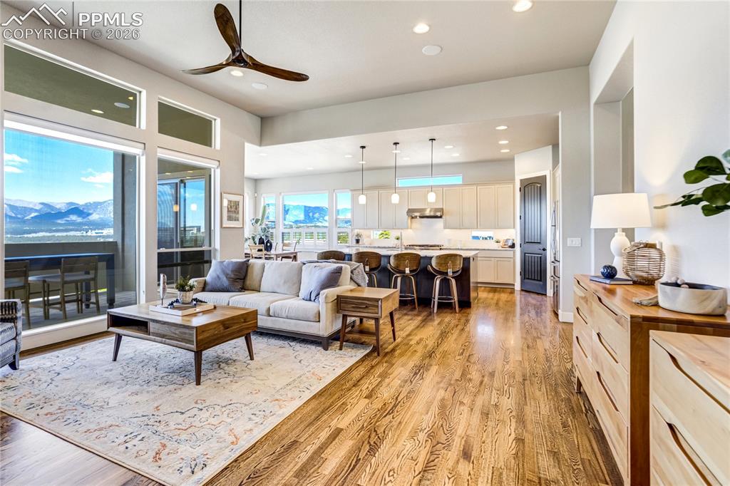 Image 9 of 50: Living Room