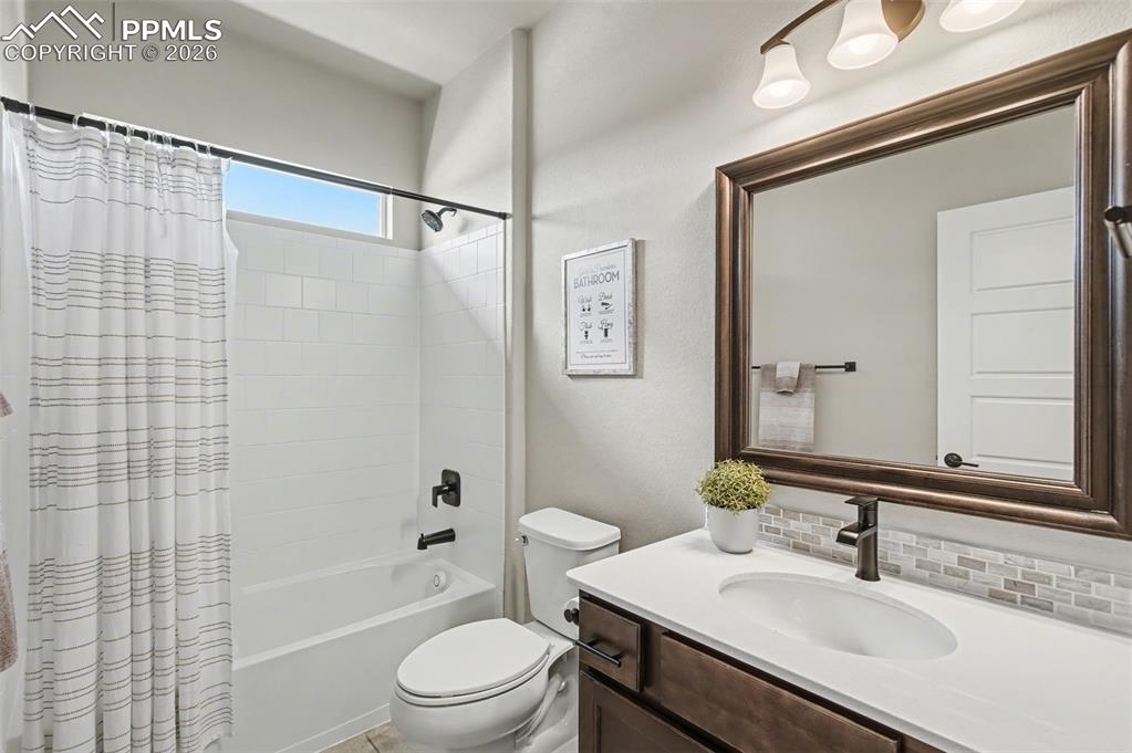 Image 22 of 40: Full bathroom - main level