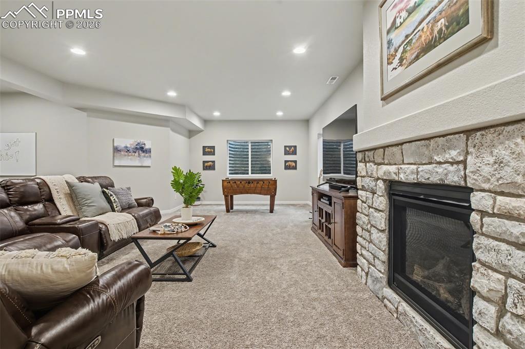 Image 25 of 40: Family Room