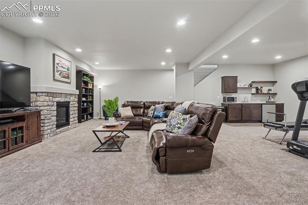 Image 26 of 40: Family Room