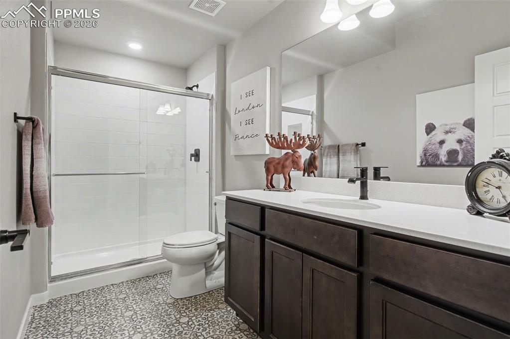 Image 33 of 40: Bathroom