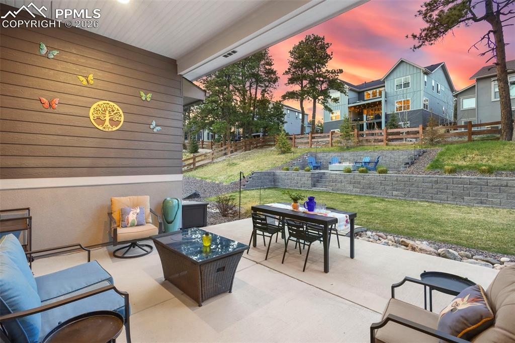 Image 34 of 40: Patio