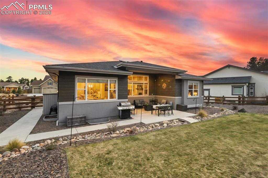 Image 38 of 40: Back of Structure