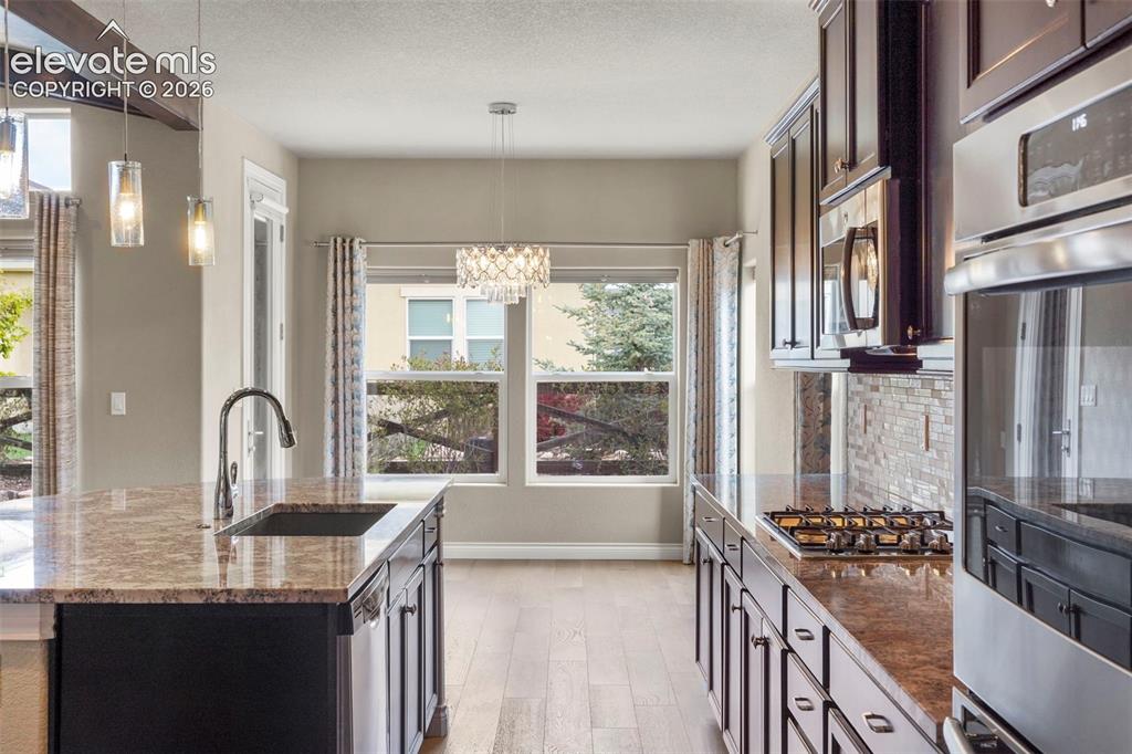 Image 15 of 38: Kitchen