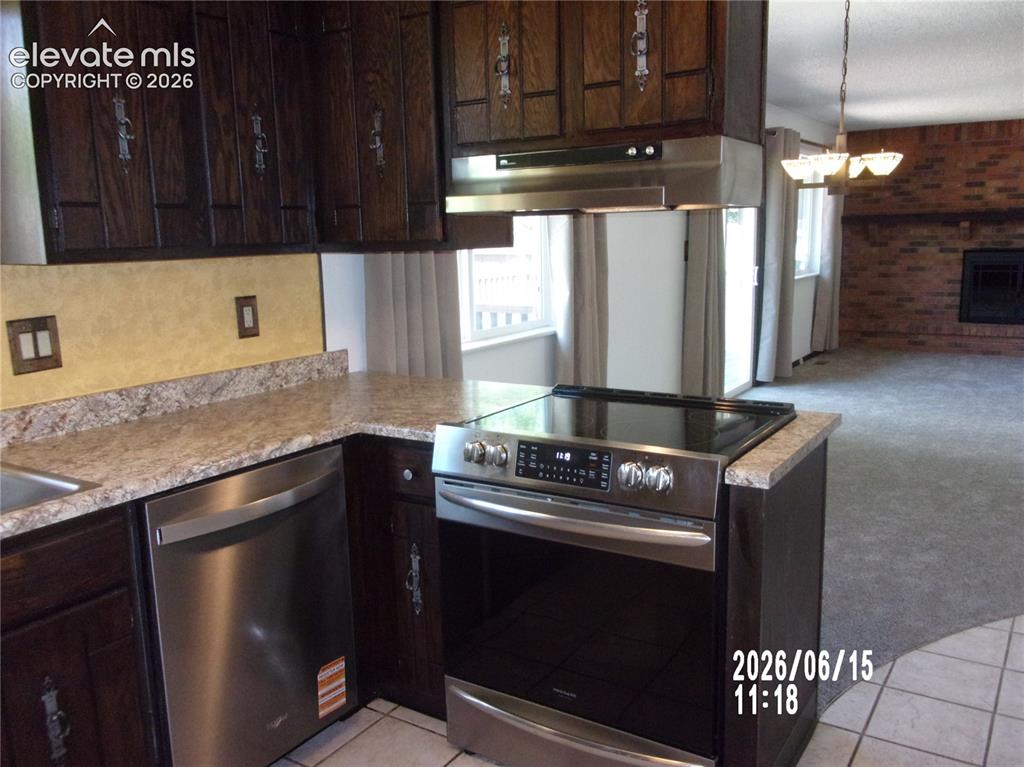 Image 13 of 28: Kitchen