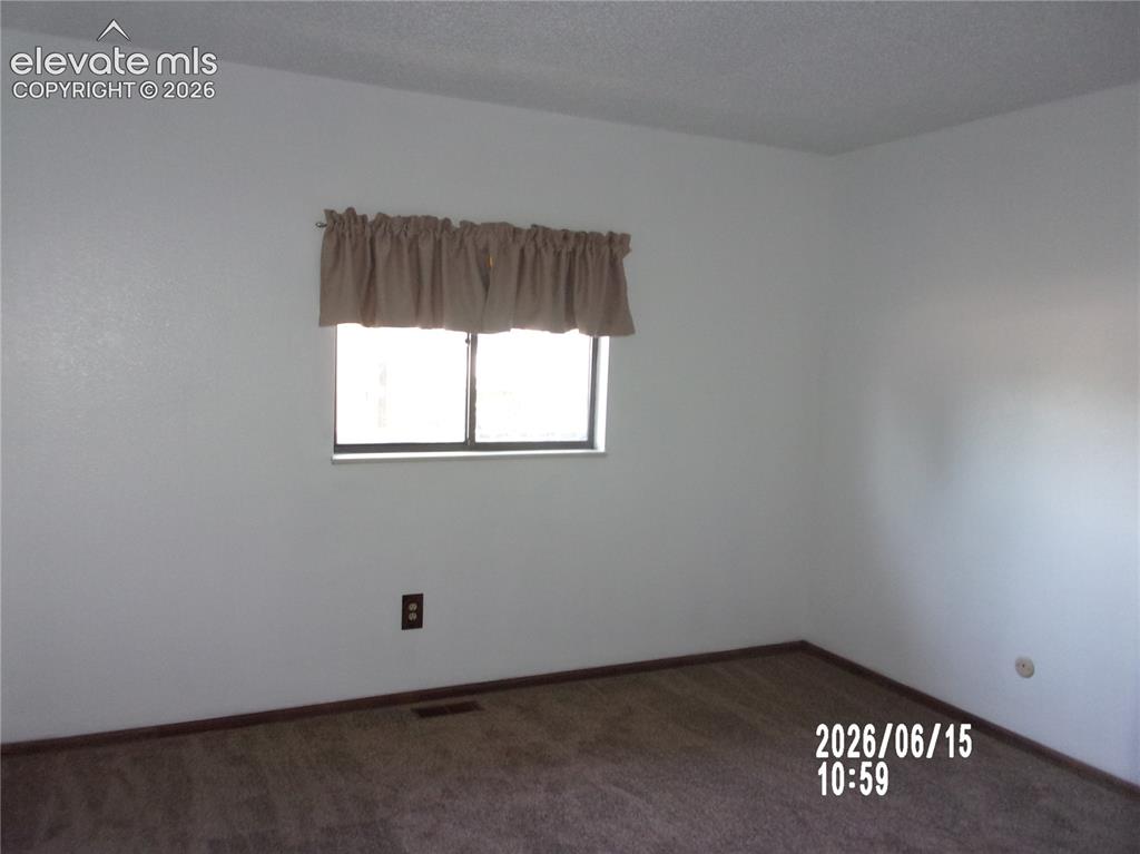 Image 17 of 28: Bedroom