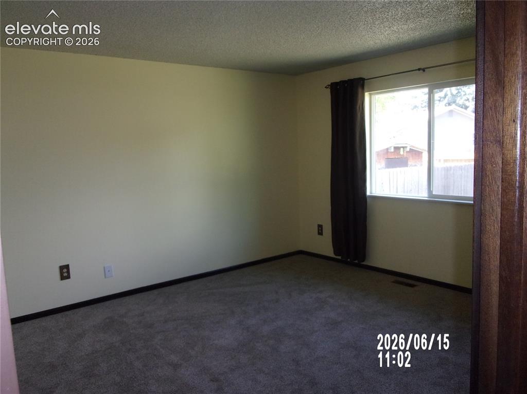 Image 18 of 28: Bedroom