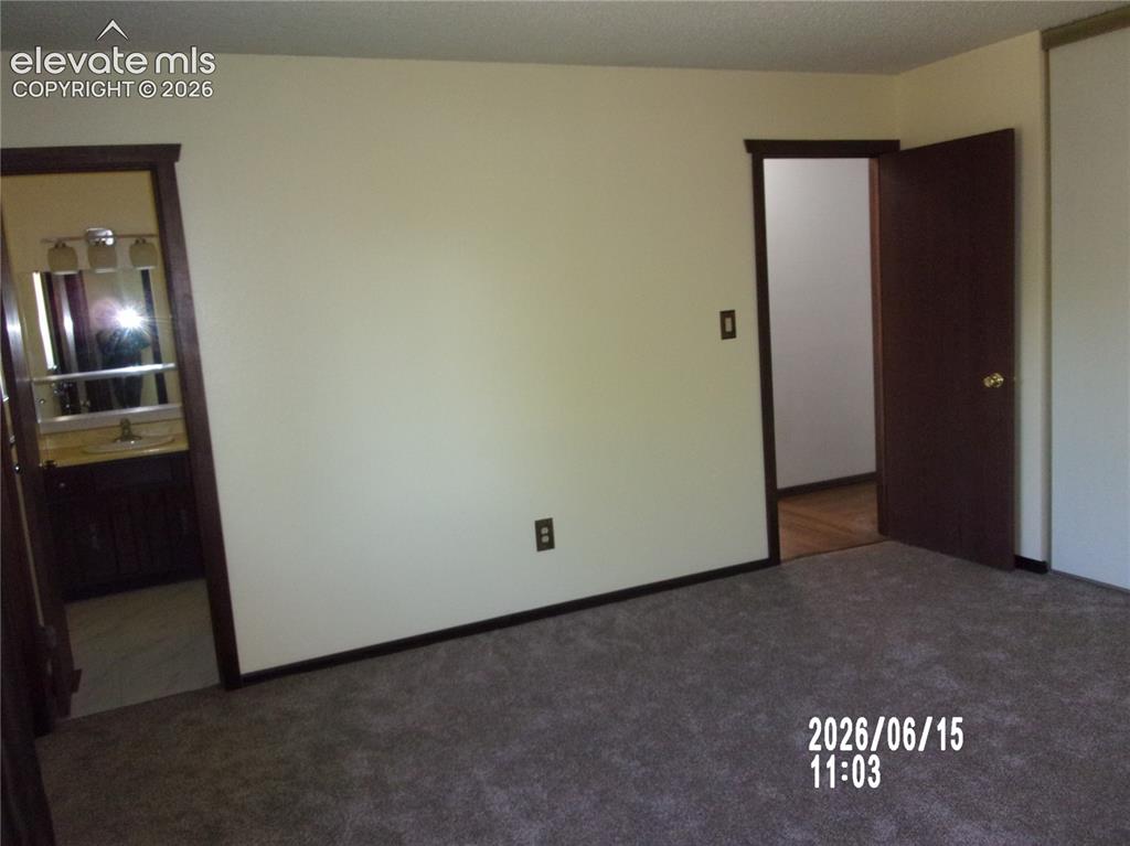 Image 19 of 28: Bedroom
