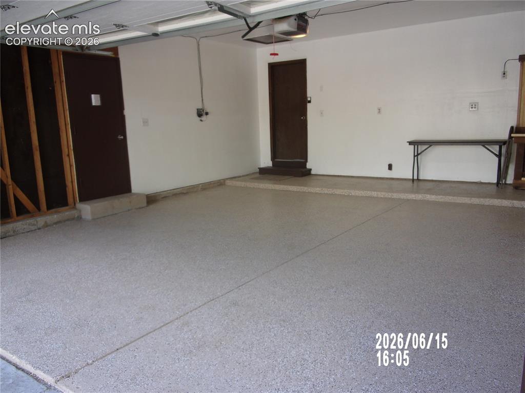 Image 5 of 28: Garage