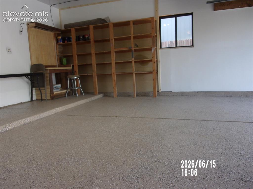 Image 6 of 28: Garage