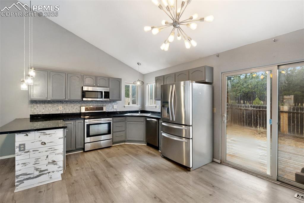 Image 11 of 36: Kitchen