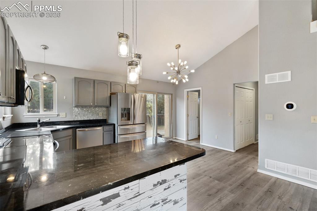 Image 12 of 36: Kitchen