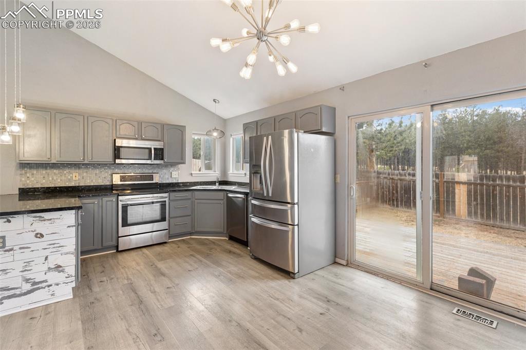 Image 16 of 36: Kitchen