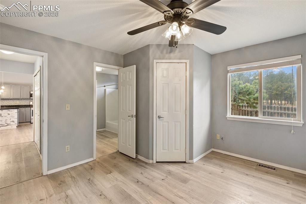 Image 19 of 36: Bedroom