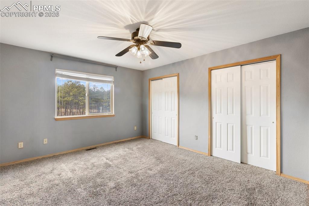 Image 22 of 36: Bedroom