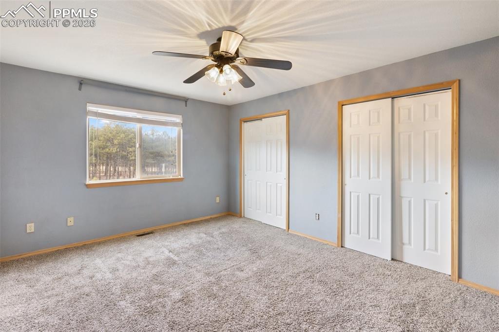 Image 31 of 36: Bedroom