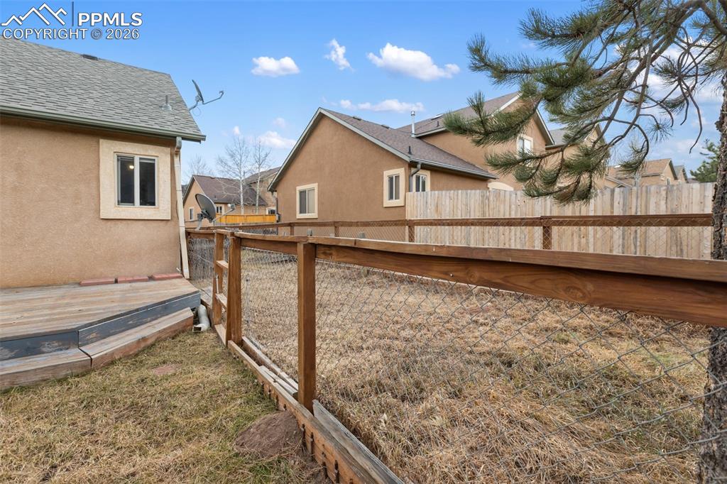 Image 35 of 36: Yard