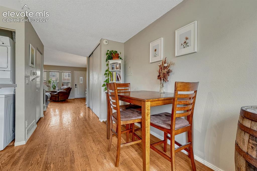 Image 19 of 50: Dining Area