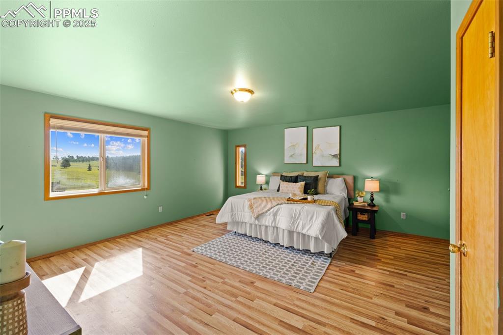 Image 24 of 49: Bedroom