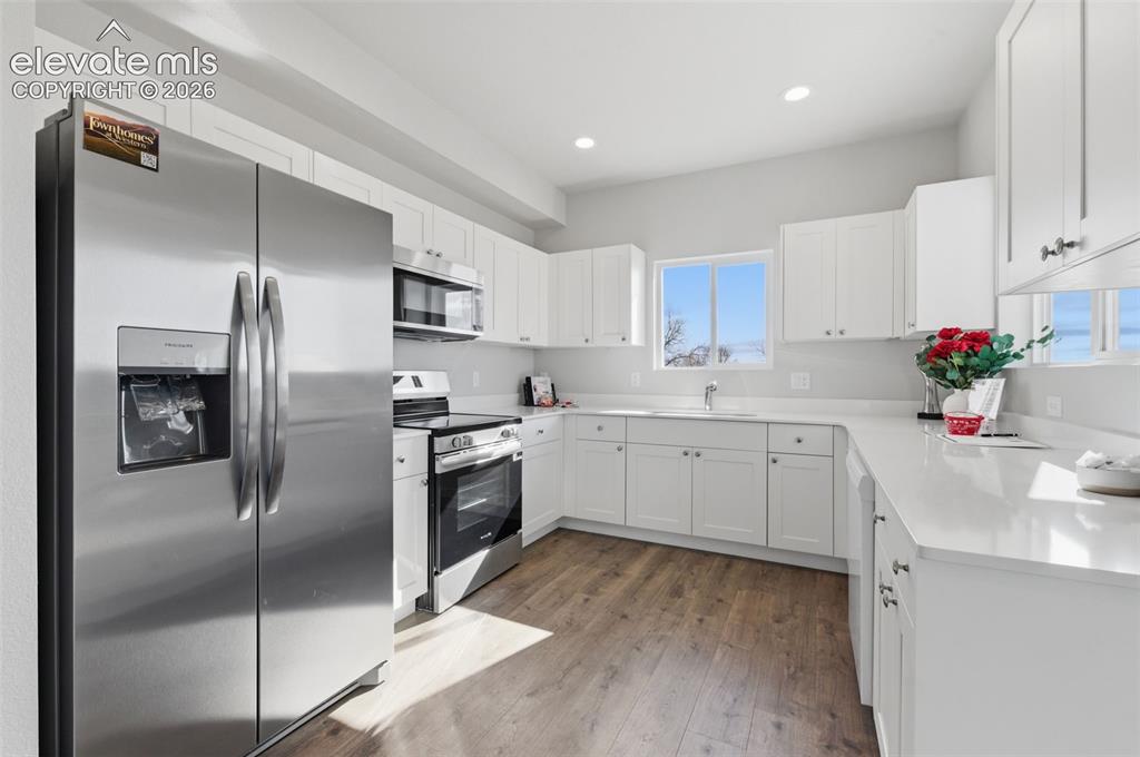 Image 12 of 33: Kitchen