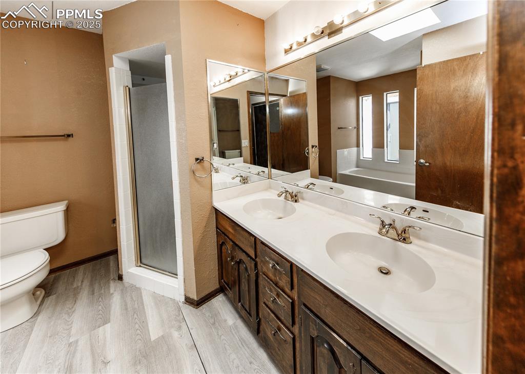 Image 14 of 25: Bathroom