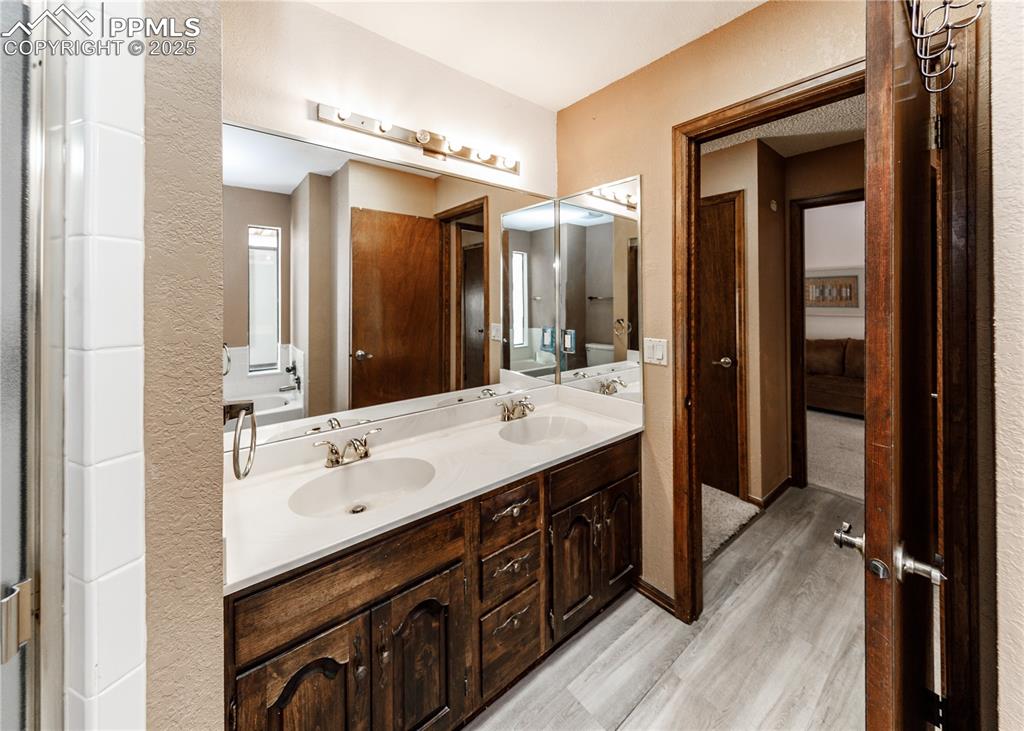 Image 15 of 25: Bathroom