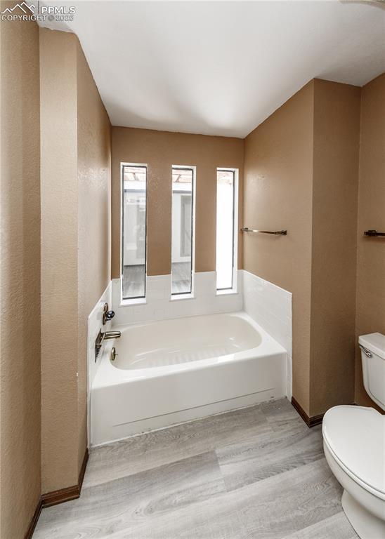 Image 16 of 25: Bathroom