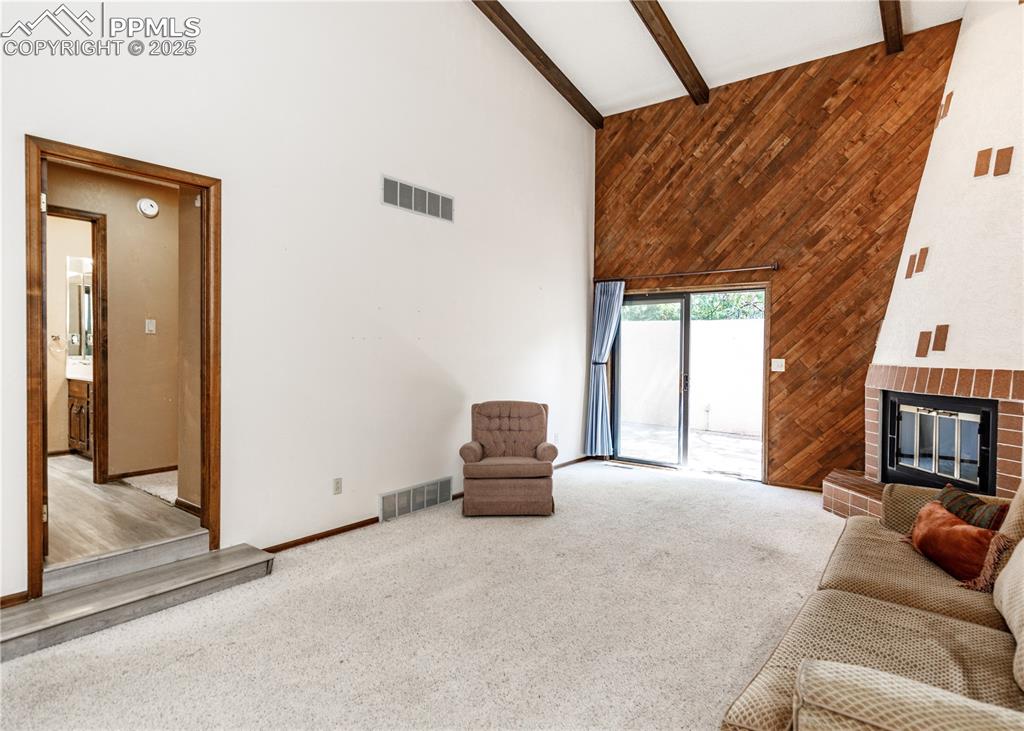 Image 8 of 25: Living Room