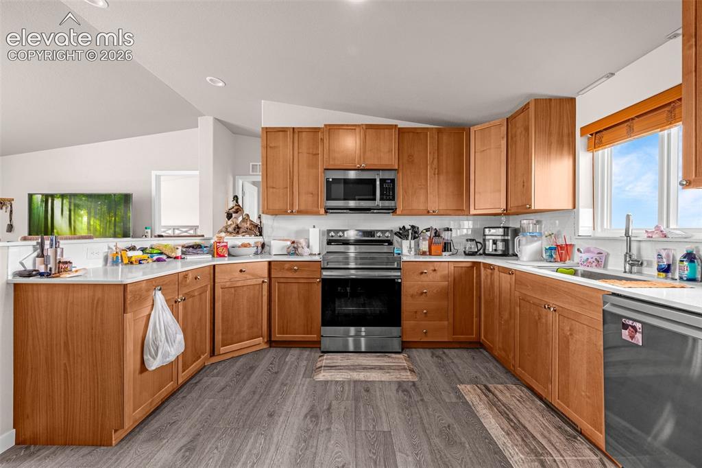 Image 19 of 35: Kitchen