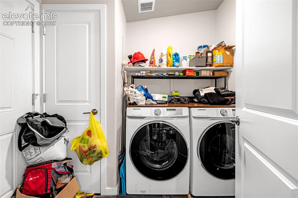 Image 21 of 35: Laundry