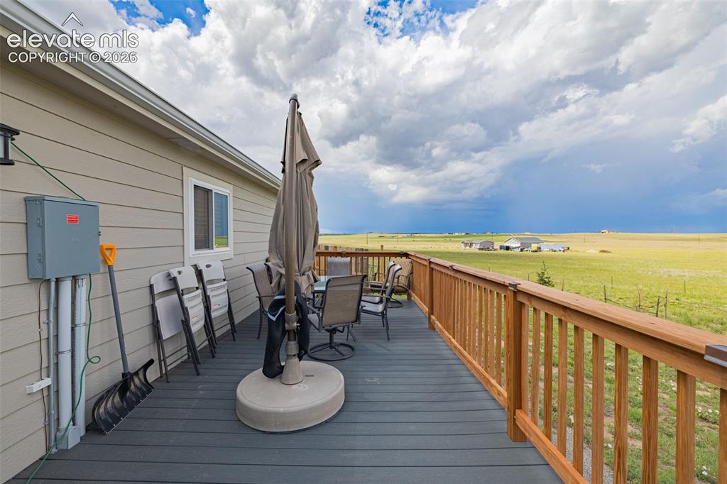 Image 6 of 35: Deck