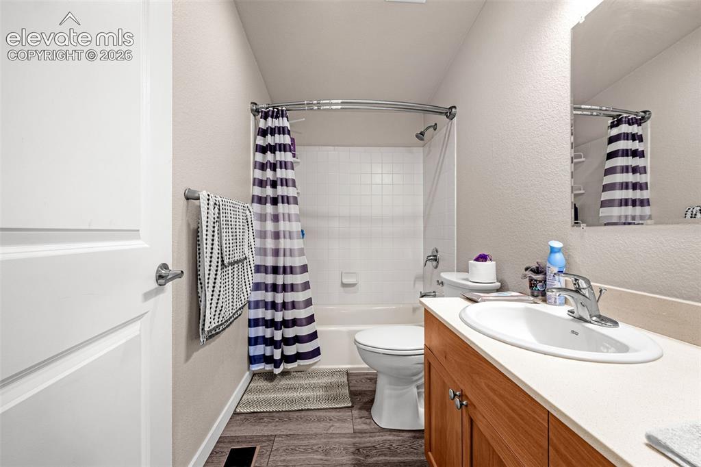 Image 9 of 35: Bathroom
